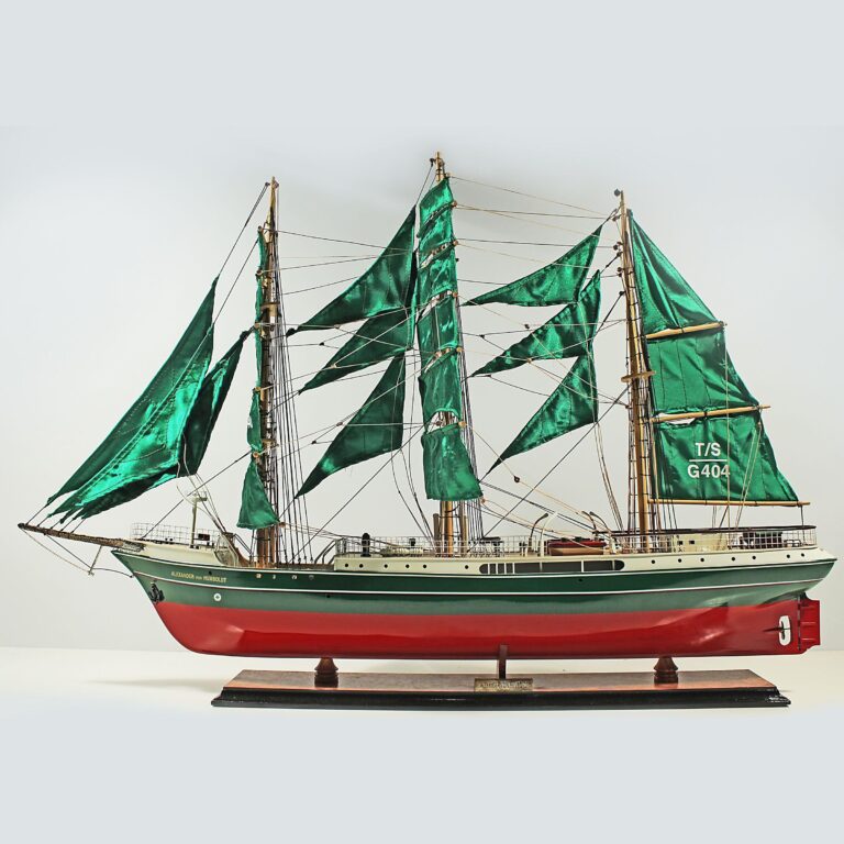 Maquette de bateau en bois faite à la main du Alexander von Humboldt