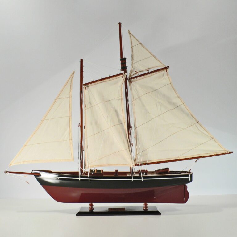 Maquette de bateau en bois faite à la main du America