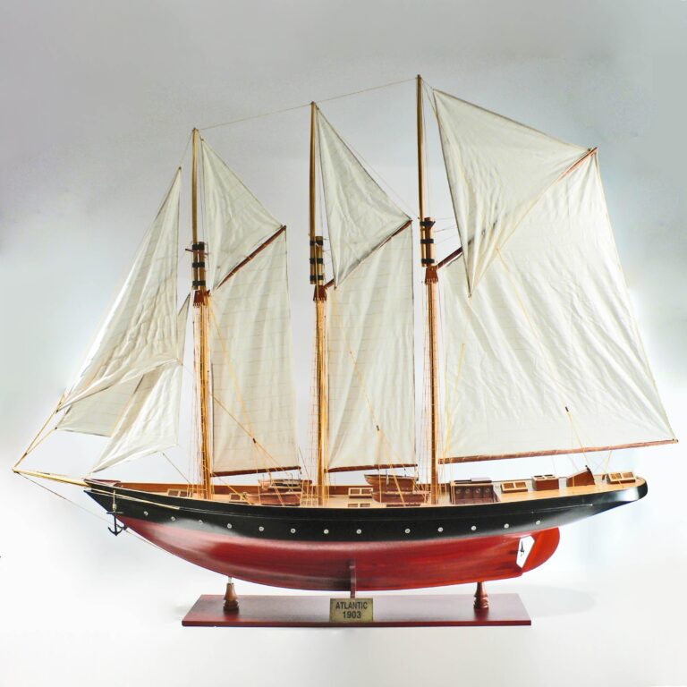 Maquette de bateau en bois faite à la main du Atlantic