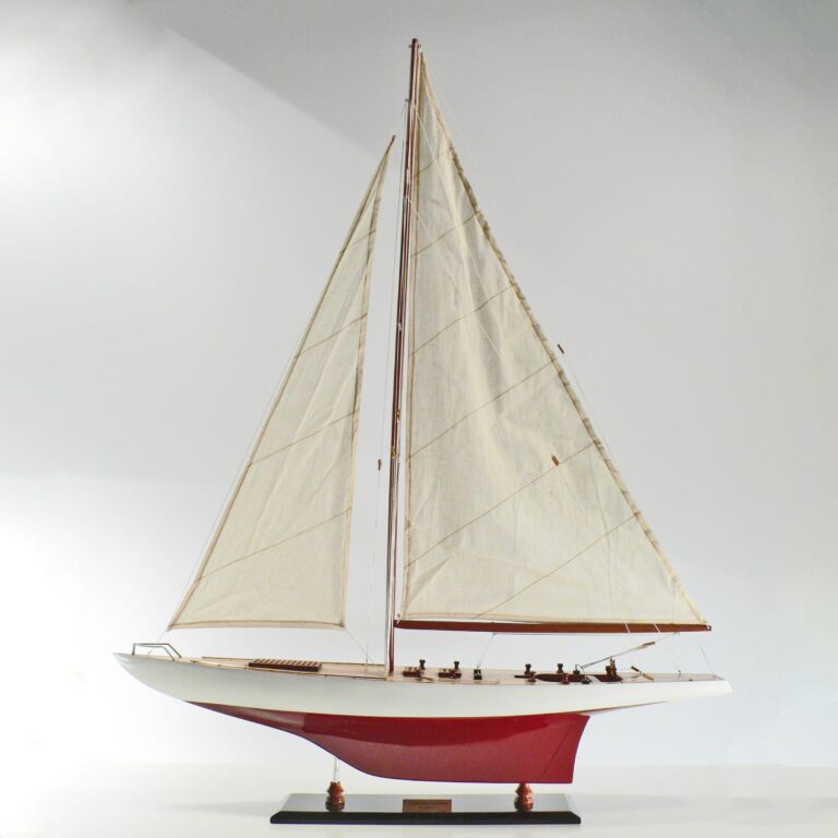 Maquette de bateau en bois faite à la main du Constellation