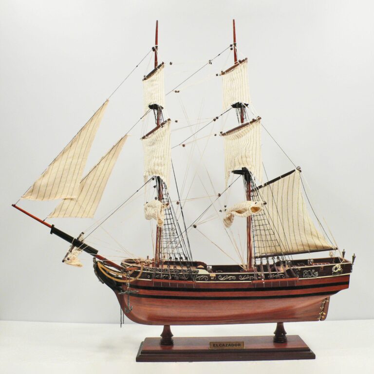 Maquette de bateau en bois faite à la main du Elcazador