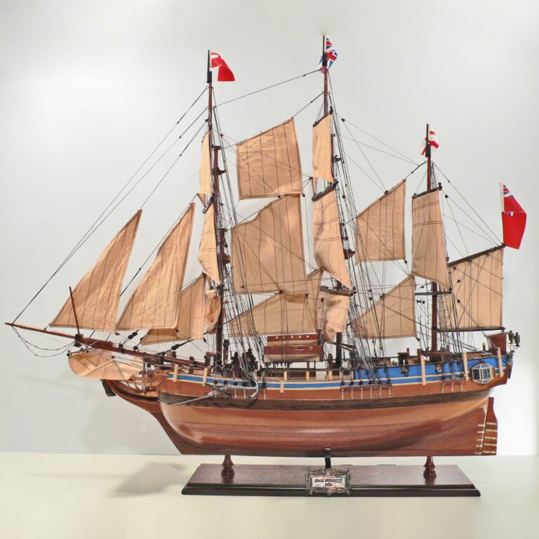 Maquette de bateau en bois faite à la main du HMS Bounty