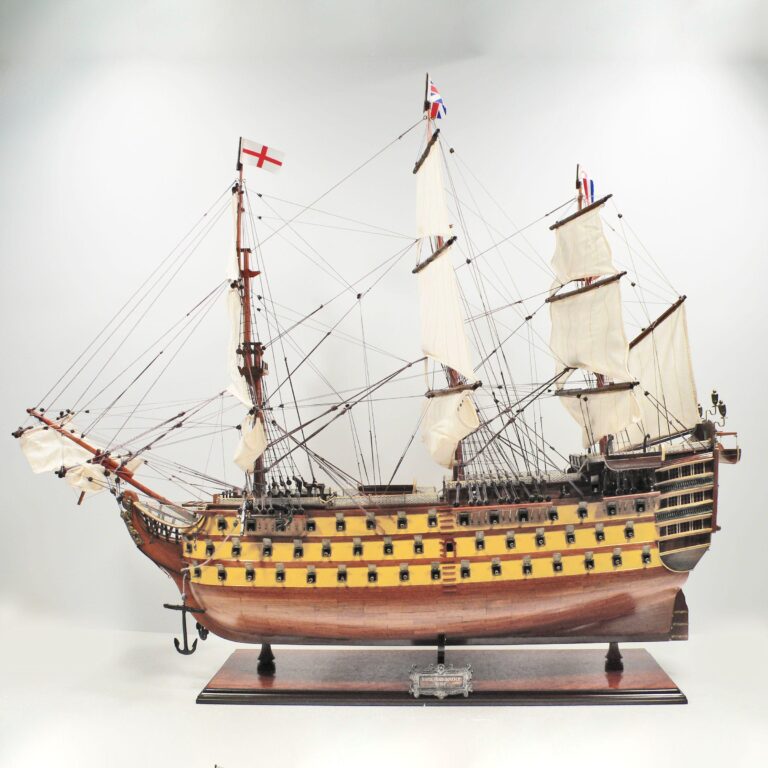 Maquette de bateau en bois faite à la main du HMS Victory (80cm)