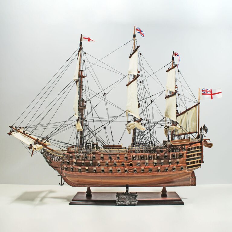 Maquette de bateau en bois faite à la main du HMS Victory (60cm)