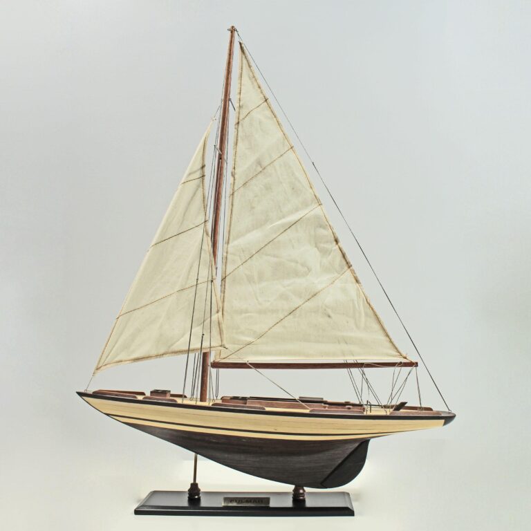 Maquette de bateau en bois faite à la main du Fulmar