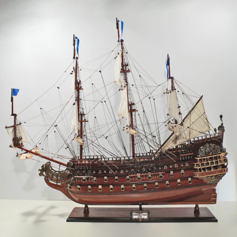 Maquette de bateau en bois faite à la main du Le Soleil Royal