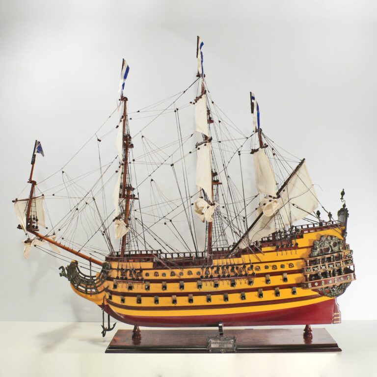 Maquette de bateau en bois faite à la main du Le Soleil Royal