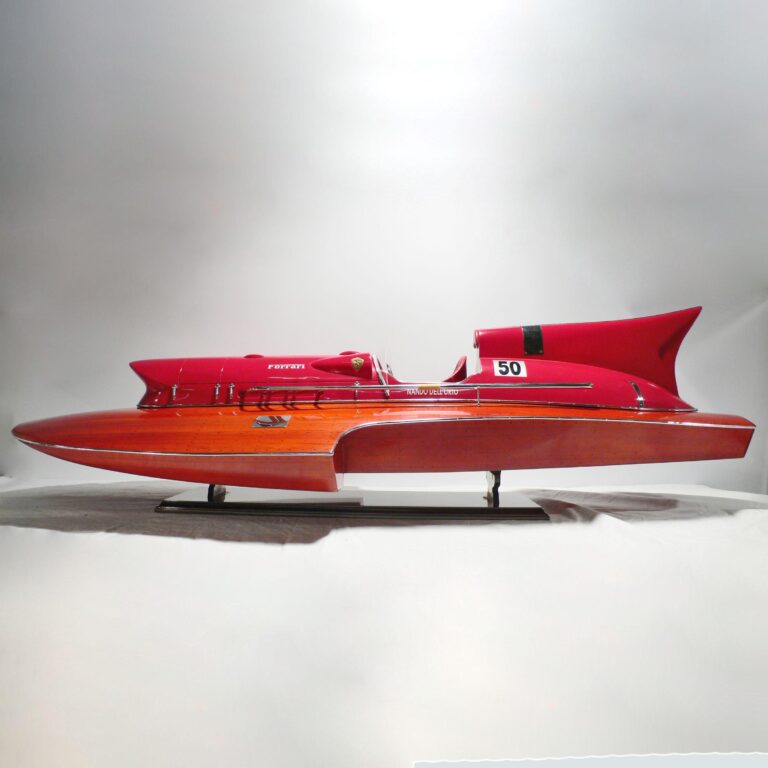 Maquette de bateau en bois faite à la main du Ferrari Hydroplane