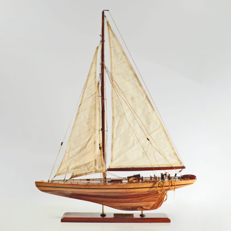 Maquette de bateau en bois faite à la main du Ranger