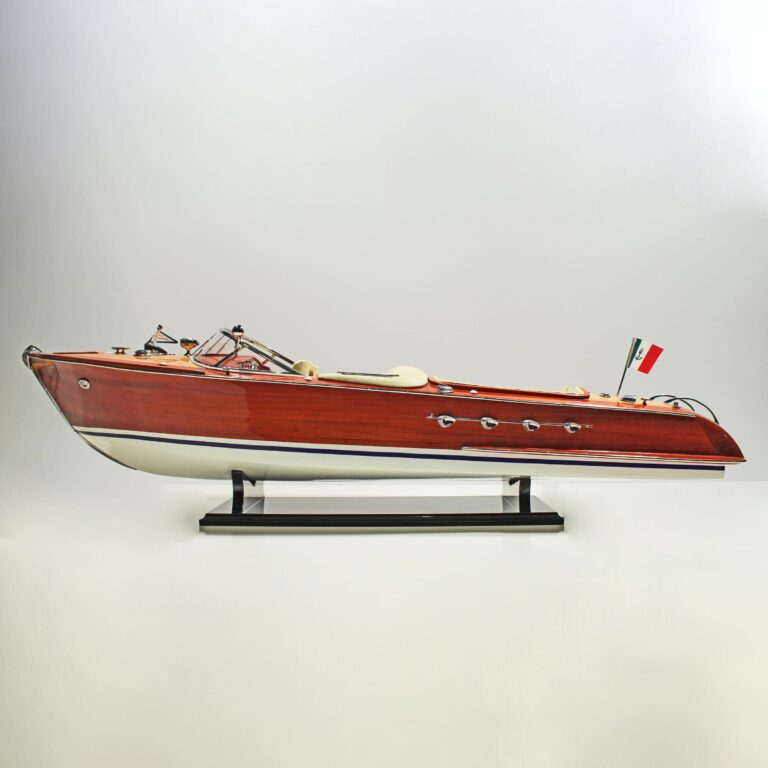 Maquette de bateau en bois faite à la main du Riva Aquarama Replice