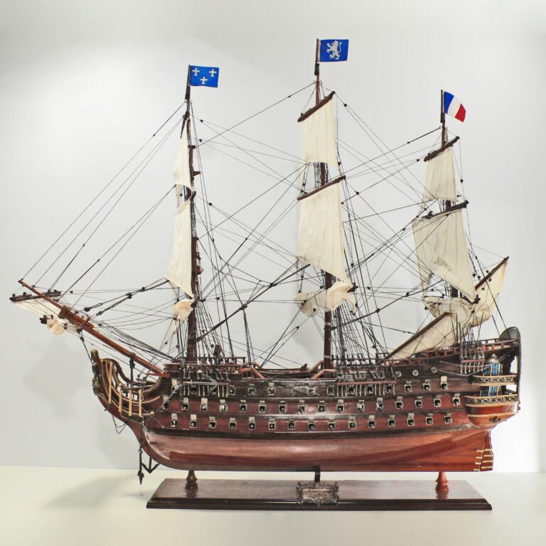 Maquette de bateau en bois faite à la main du Royal Luis