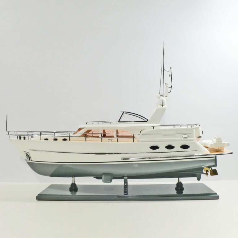 Maquette de bateau en bois faite à la main du SS Vivante 55