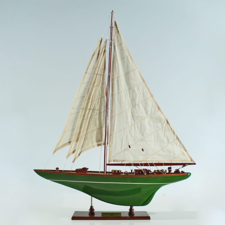 Maquette de bateau en bois faite à la main du Shamrock