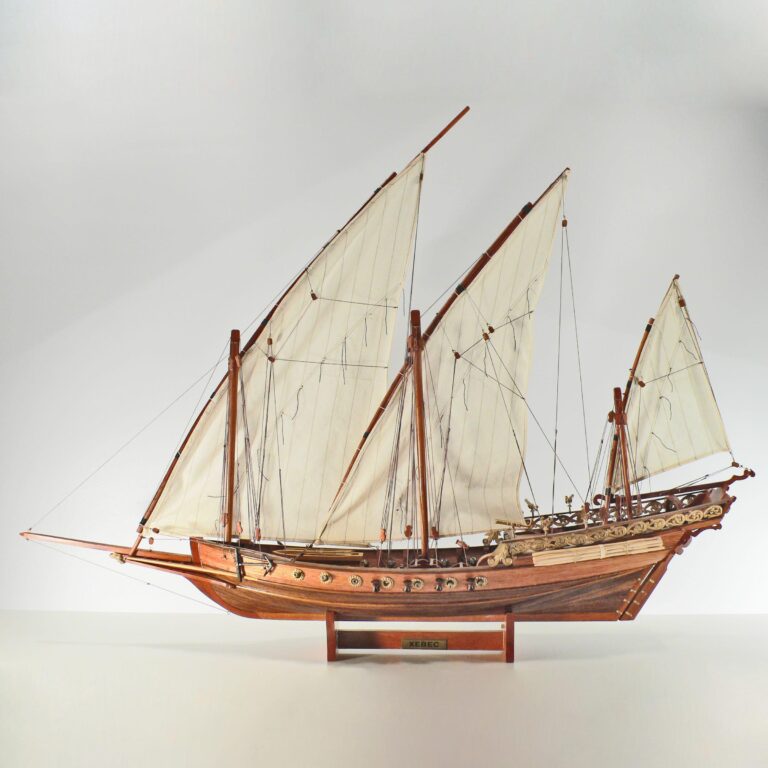 Maquette de bateau en bois faite à la main du Xebec