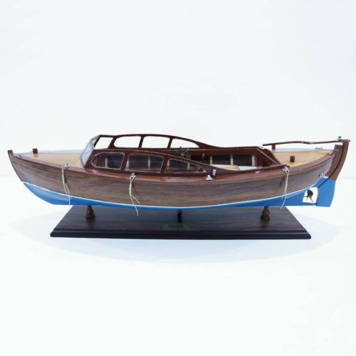 Handgefertigtes Schiffsmodell aus Holz der Snekke
